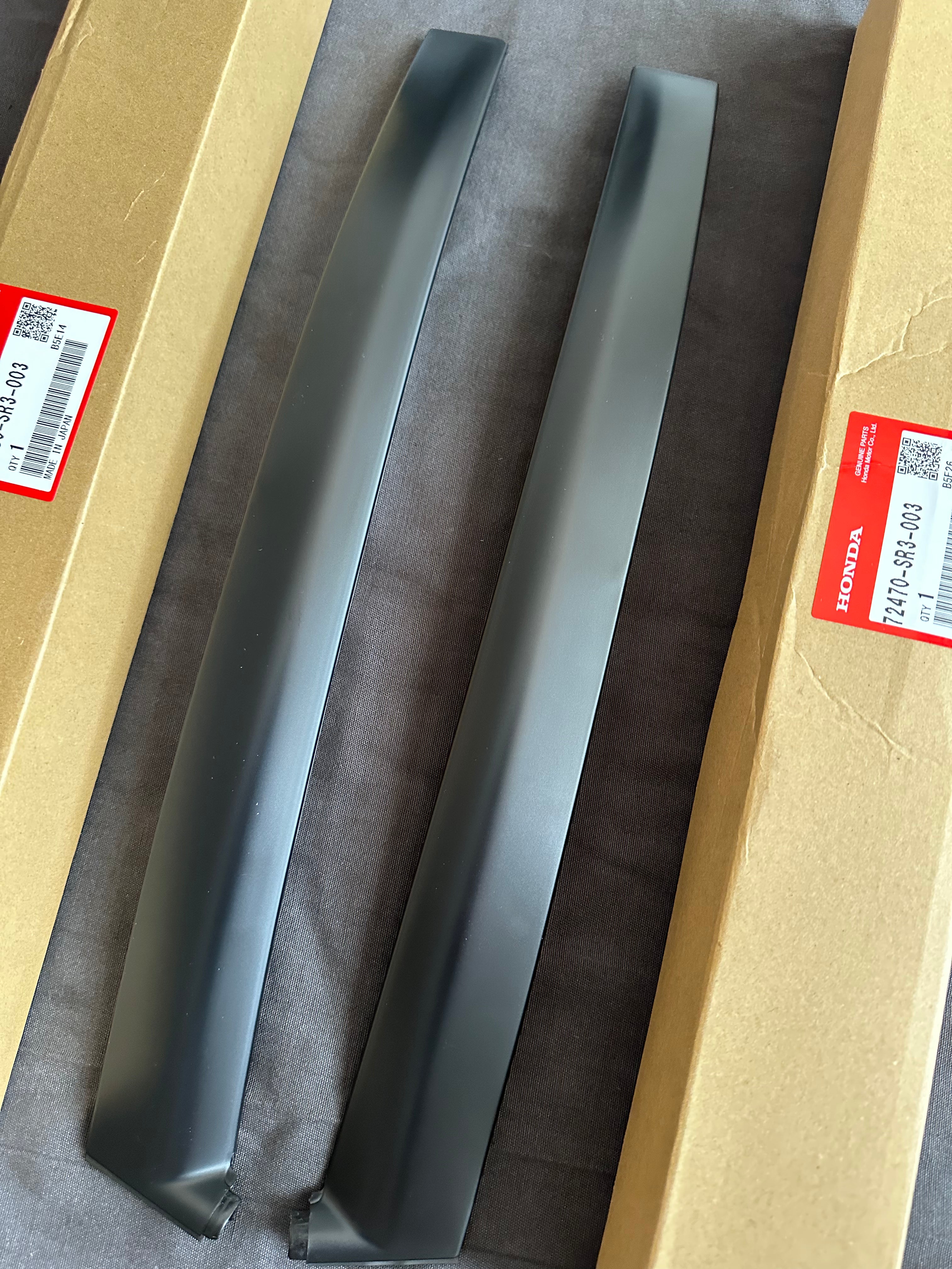 Honda OEM  92-95 CIVIC 
Door Pillar Sash Garnish Trim